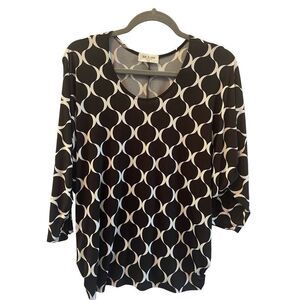 Kim and cami 3/4 sleeve black and white patterned shirt